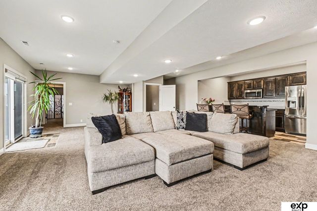 18707 Spaulding Street, Omaha, NE 68022