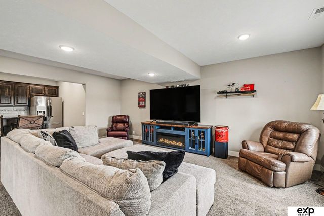 18707 Spaulding Street, Omaha, NE 68022