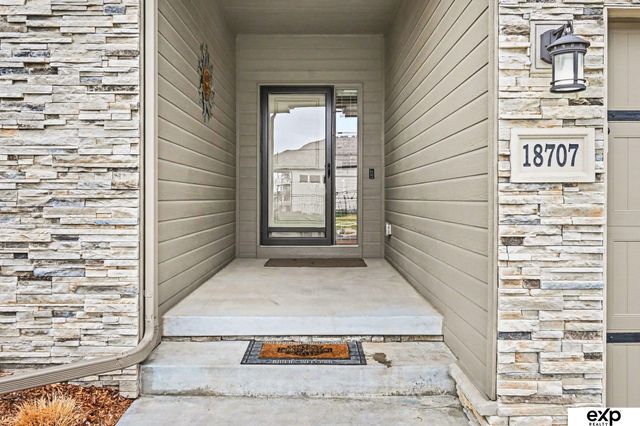 18707 Spaulding Street, Omaha, NE 68022