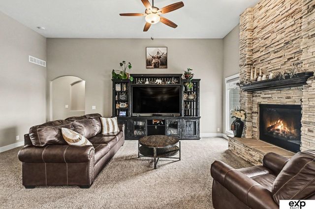 18707 Spaulding Street, Omaha, NE 68022