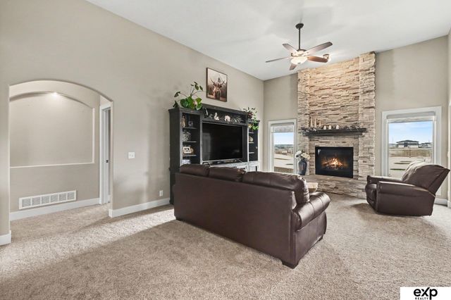 18707 Spaulding Street, Omaha, NE 68022