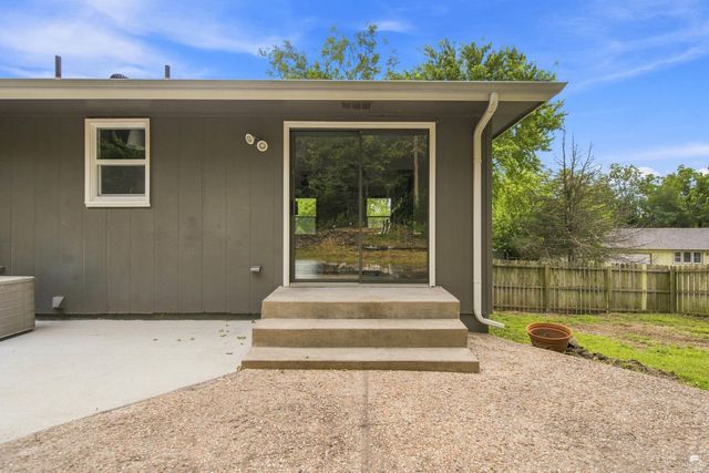2812 Arbor Drive, Manhattan, KS 66503