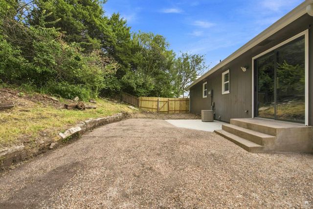 2812 Arbor Drive, Manhattan, KS 66503