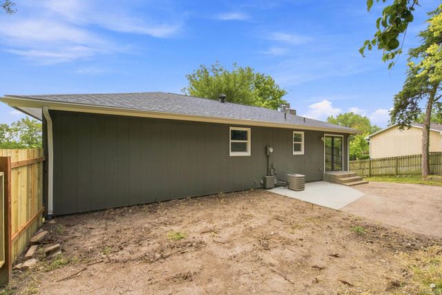 2812 Arbor Drive, Manhattan, KS 66503