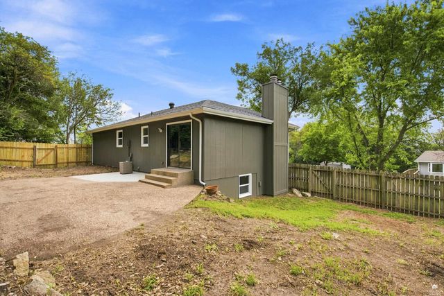 2812 Arbor Drive, Manhattan, KS 66503