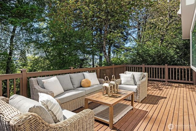 10543 158th Avenue NE, Redmond, WA 98052