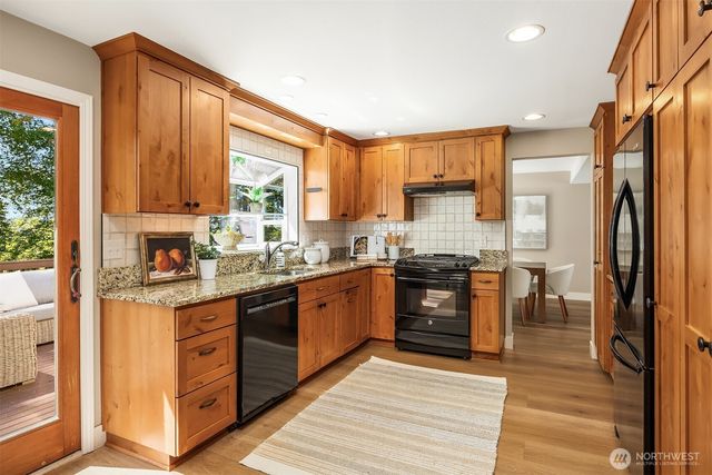 10543 158th Avenue NE, Redmond, WA 98052