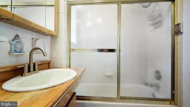 104 EDGEHILL RD, Bala Cynwyd, PA 19004