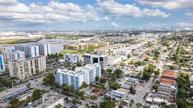 5050 NW 7th St 309, Miami, FL 33126