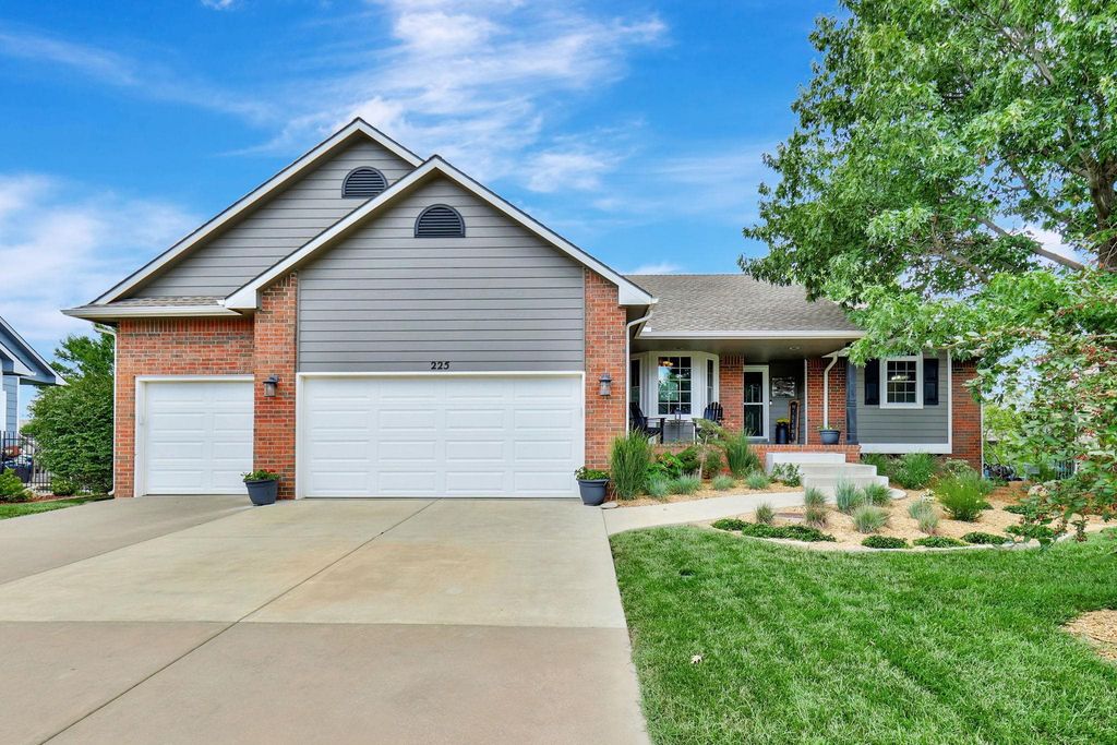 225 S Jamestown, Andover, KS 67002