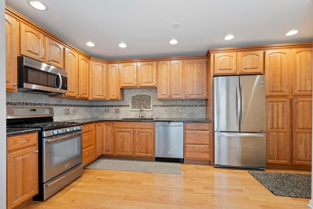 401 Park Barrington Drive, Barrington, IL 60010