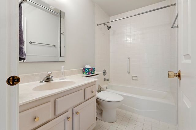 401 Park Barrington Drive, Barrington, IL 60010