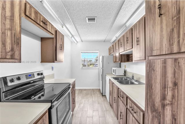 14529 Canalview Dr B, Delray Beach, FL 33484