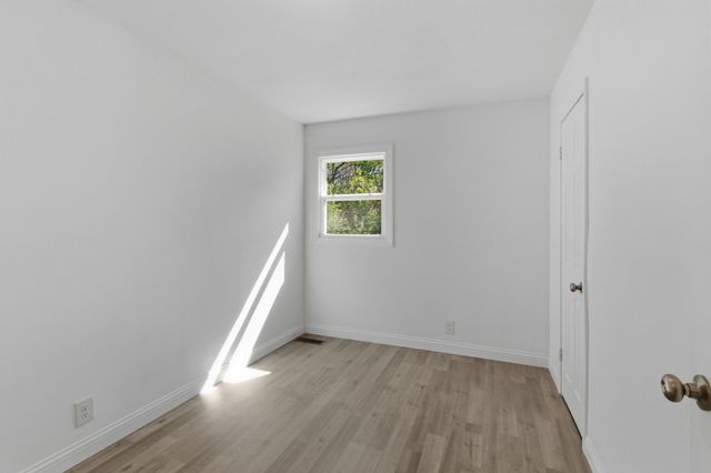 416 Powell St, Paris, TN 38242