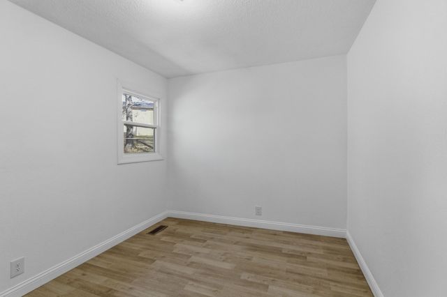 416 Powell St, Paris, TN 38242