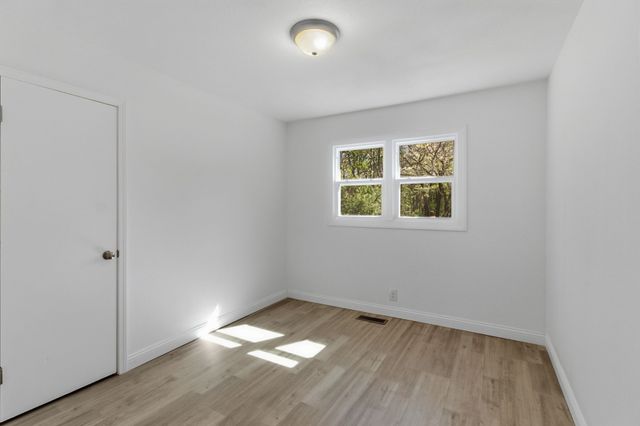 416 Powell St, Paris, TN 38242