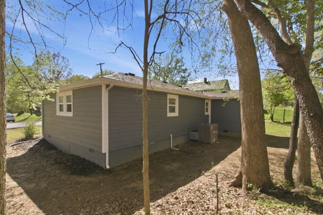 416 Powell St, Paris, TN 38242