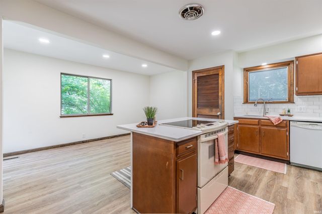 7599 Meadow Lane, Newburgh, IN 47630