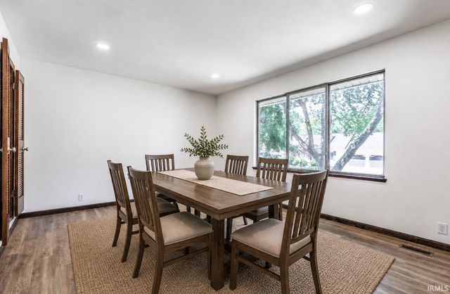 7599 Meadow Lane, Newburgh, IN 47630