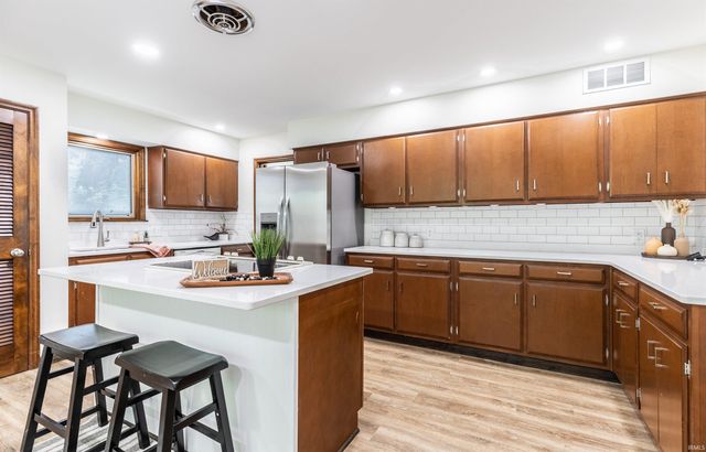 7599 Meadow Lane, Newburgh, IN 47630