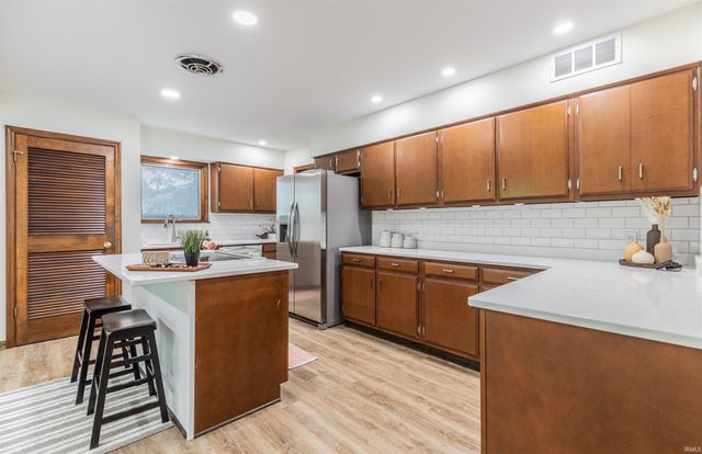 7599 Meadow Lane, Newburgh, IN 47630