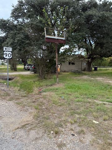 202 W Highway 90, Iowa, LA 70647