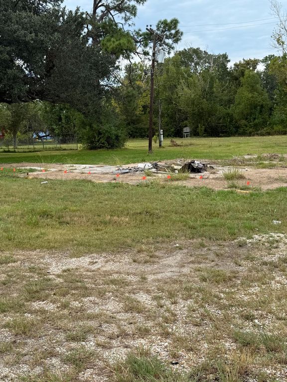 202 W Highway 90, Iowa, LA 70647