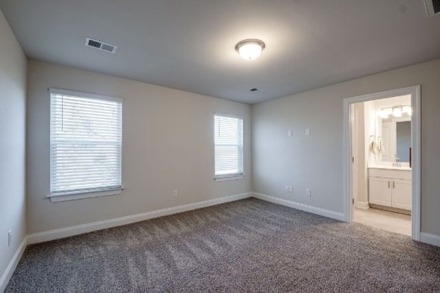 857 Longleaf Ln, Columbia, TN 38401