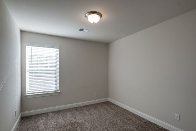 857 Longleaf Ln, Columbia, TN 38401