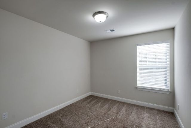 857 Longleaf Ln, Columbia, TN 38401