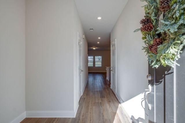 857 Longleaf Ln, Columbia, TN 38401