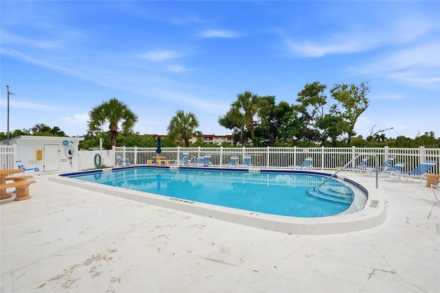 4570 OVERLOOK DRIVE NE 284, St Petersburg, FL 33703