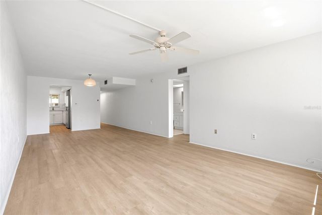 4570 OVERLOOK DRIVE NE 284, St Petersburg, FL 33703
