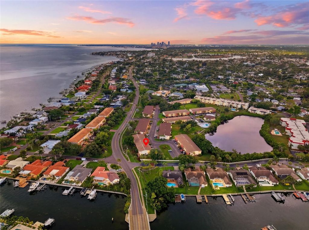 4570 OVERLOOK DRIVE NE 284, St Petersburg, FL 33703