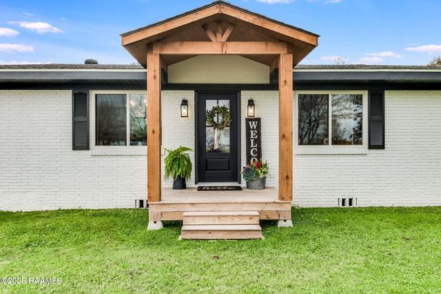 5611 Sugar Oaks Road, New Iberia, LA 70563