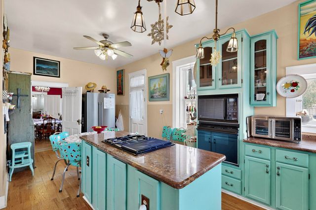 1224 12th Street NW, Albuquerque, NM 87104