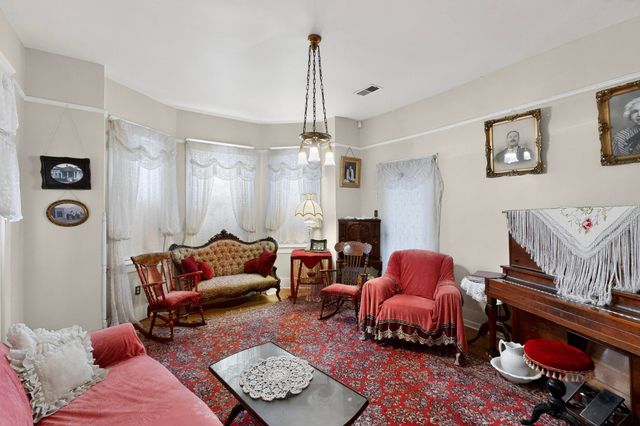 1224 12th Street NW, Albuquerque, NM 87104