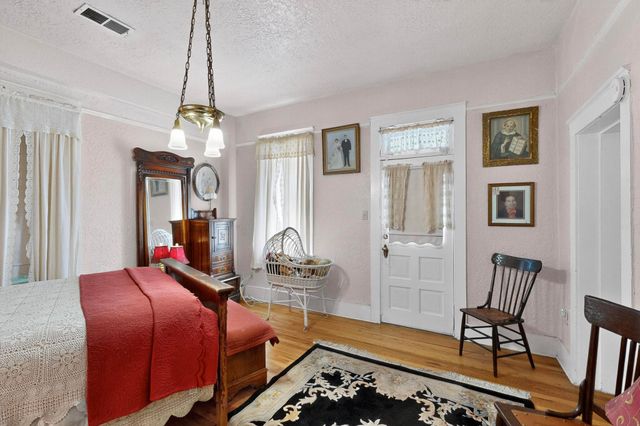 1224 12th Street NW, Albuquerque, NM 87104