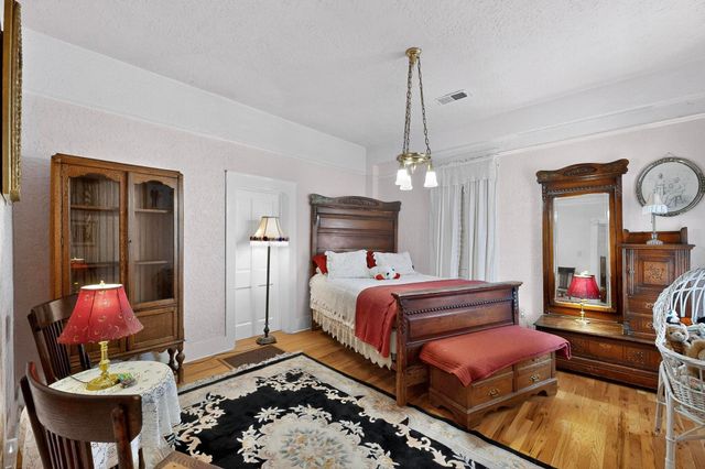 1224 12th Street NW, Albuquerque, NM 87104