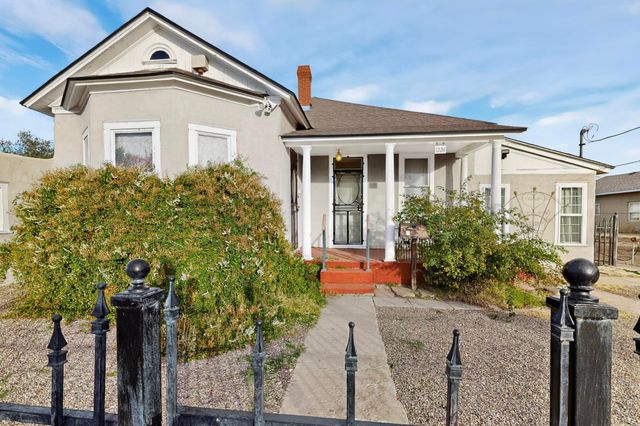 1224 12th Street NW, Albuquerque, NM 87104