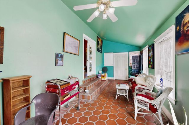 1224 12th Street NW, Albuquerque, NM 87104