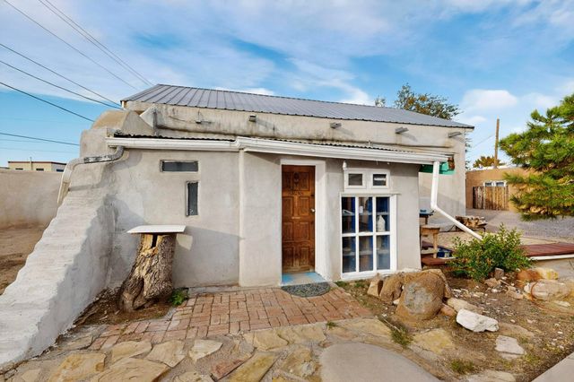 1224 12th Street NW, Albuquerque, NM 87104