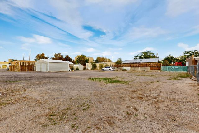 1224 12th Street NW, Albuquerque, NM 87104