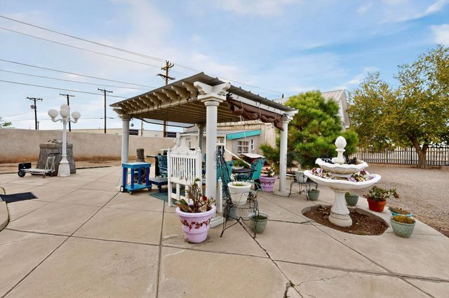 1224 12th Street NW, Albuquerque, NM 87104