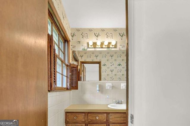 5597 Bob White Circle NW, Lilburn, GA 30047