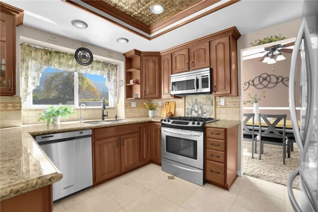 3332 Fallenleaf, Corona, CA 92882