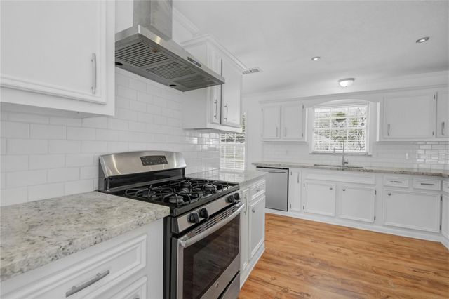 1618 W 10th Street, Freeport, TX 77541