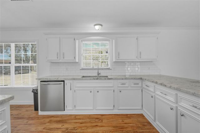 1618 W 10th Street, Freeport, TX 77541