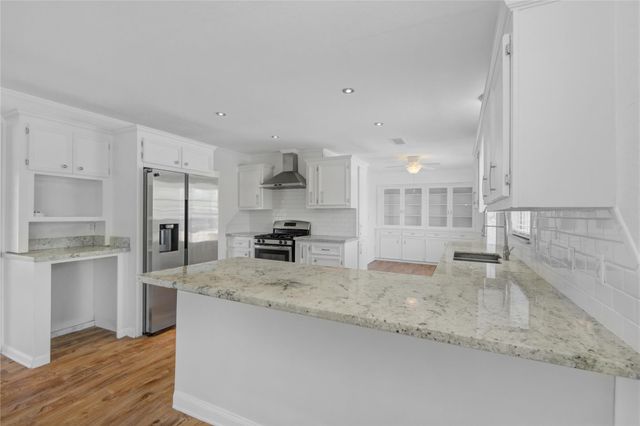 1618 W 10th Street, Freeport, TX 77541