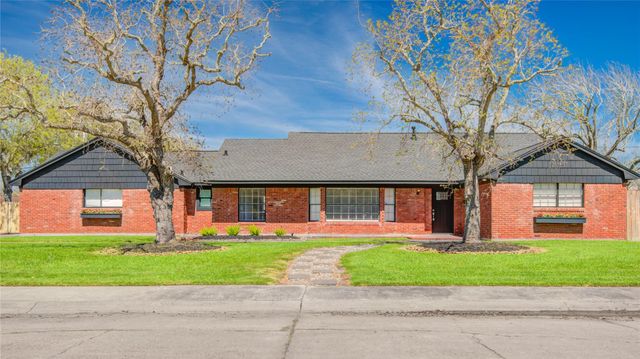 1618 W 10th Street, Freeport, TX 77541